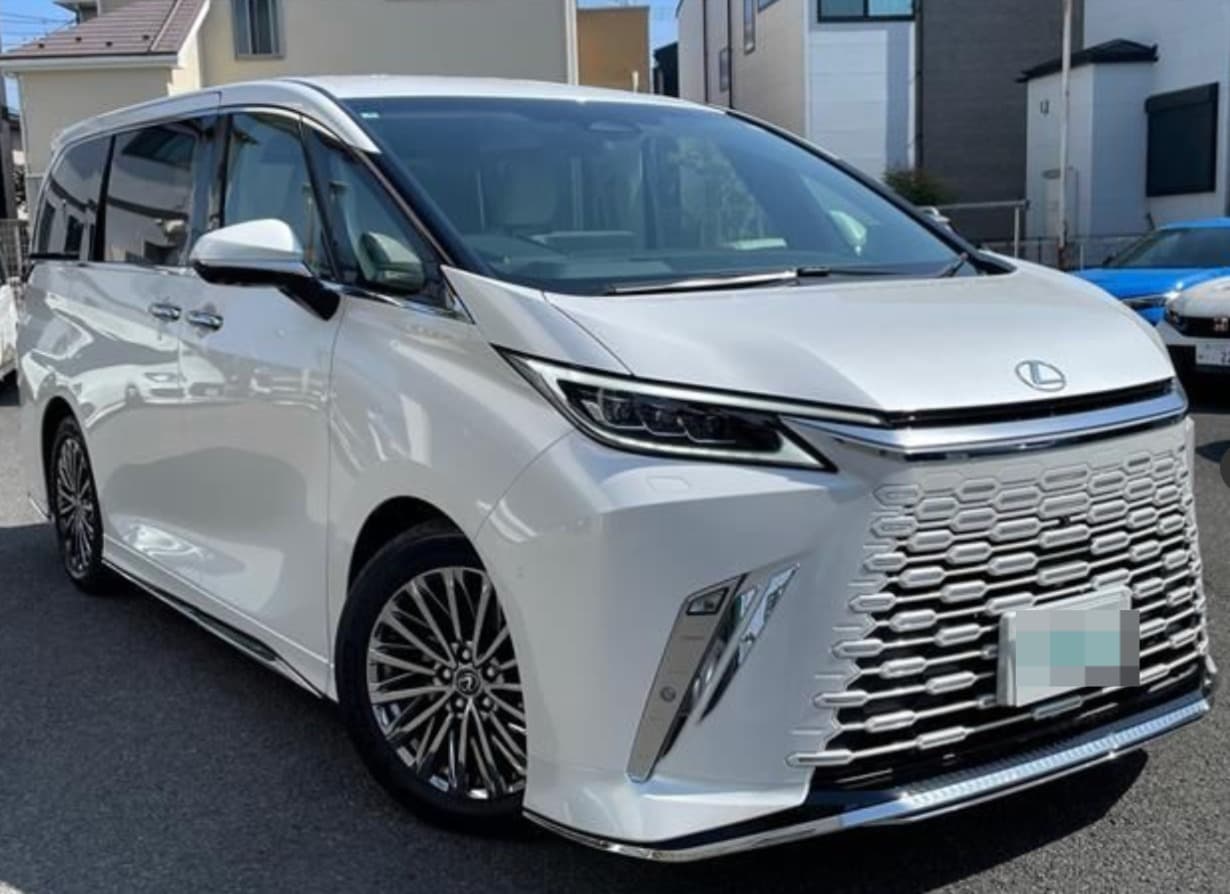 Lexus LM500h Version L - Image 1