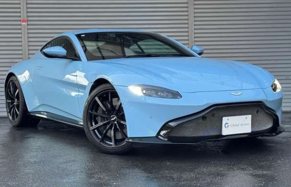 Aston Martin Vantage - Image 1